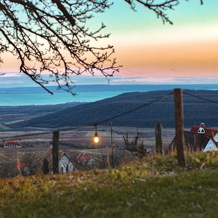 Kisvulkan Nyulontul Mencshely Exteriér fotografie
