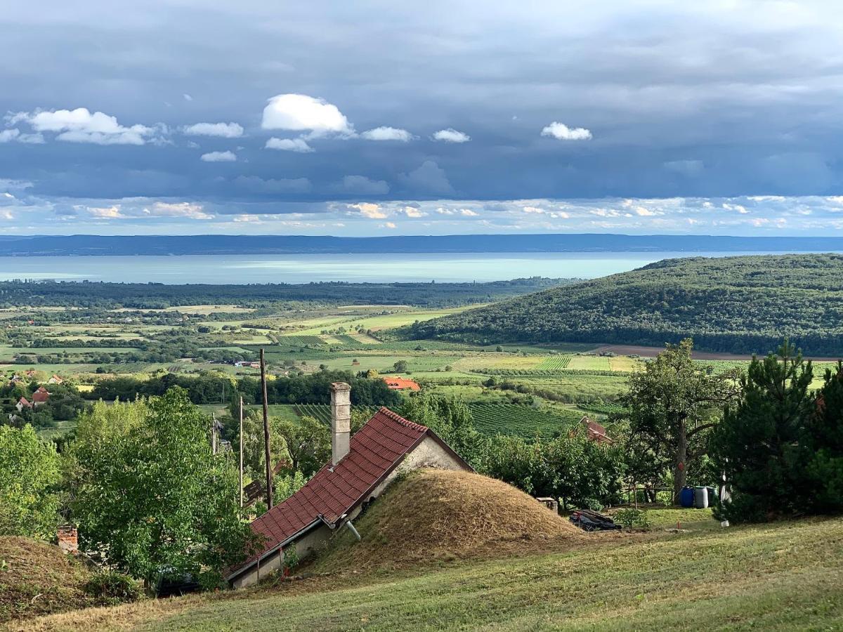 Kisvulkan Nyulontul Mencshely Exteriér fotografie